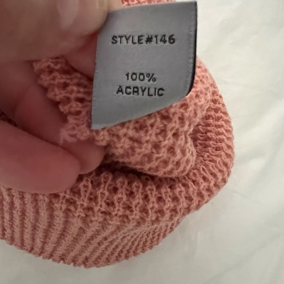 Eva Shockey blush coloured toque. - Picture 2 of 6